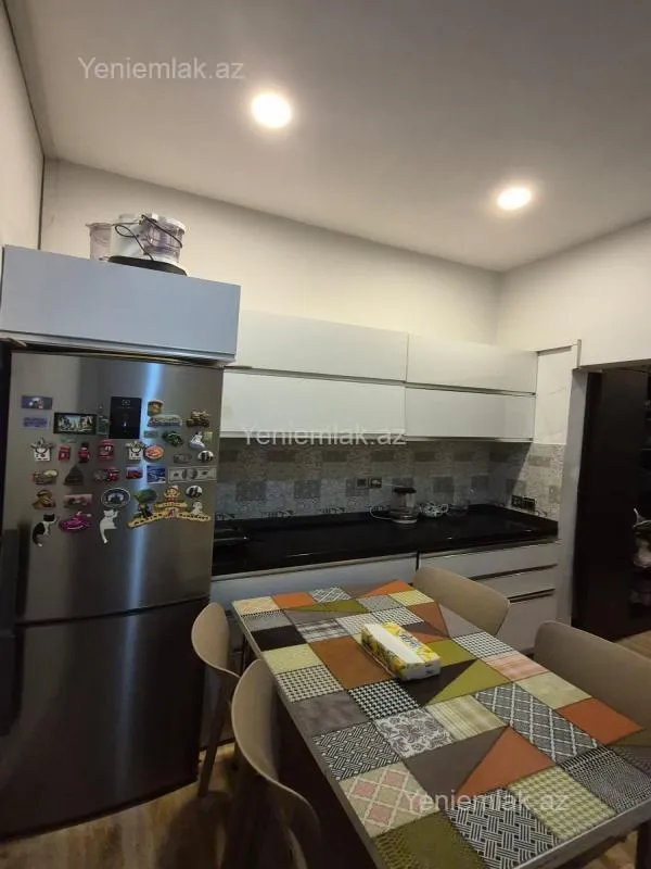 Satılır 3 otaqlı köhnə tikili 85 m²