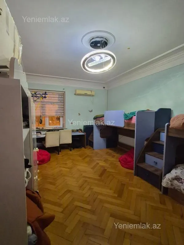 Satılır 3 otaqlı köhnə tikili 85 m²