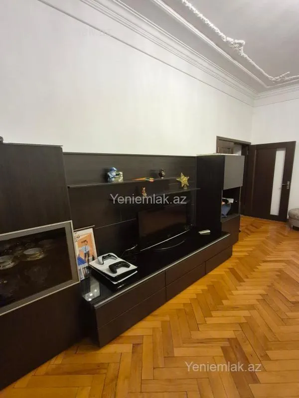 Satılır 3 otaqlı köhnə tikili 85 m²