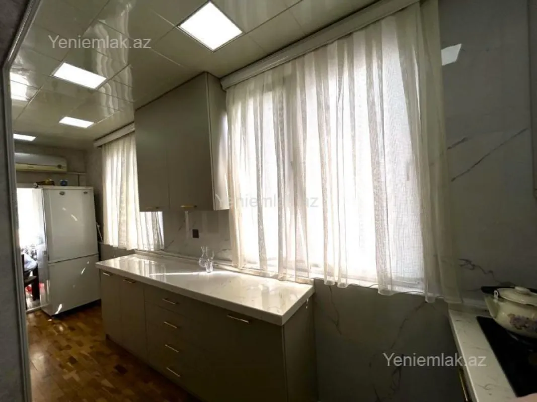 Satılır 3 otaqlı köhnə tikili 70 m²