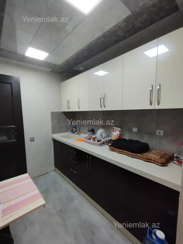 Satılır 10 otaqlı həyət evi 440 m²