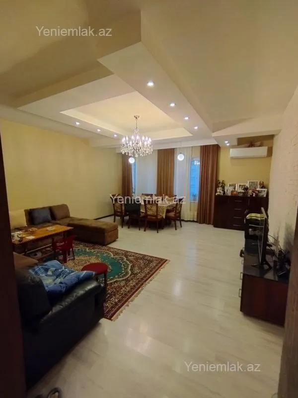 Satılır 10 otaqlı həyət evi 440 m²