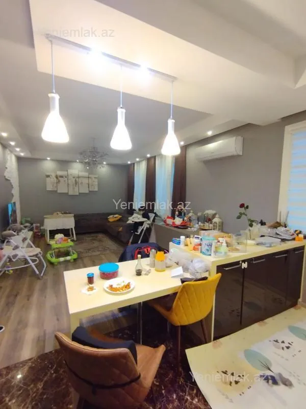 Satılır 10 otaqlı həyət evi 440 m²