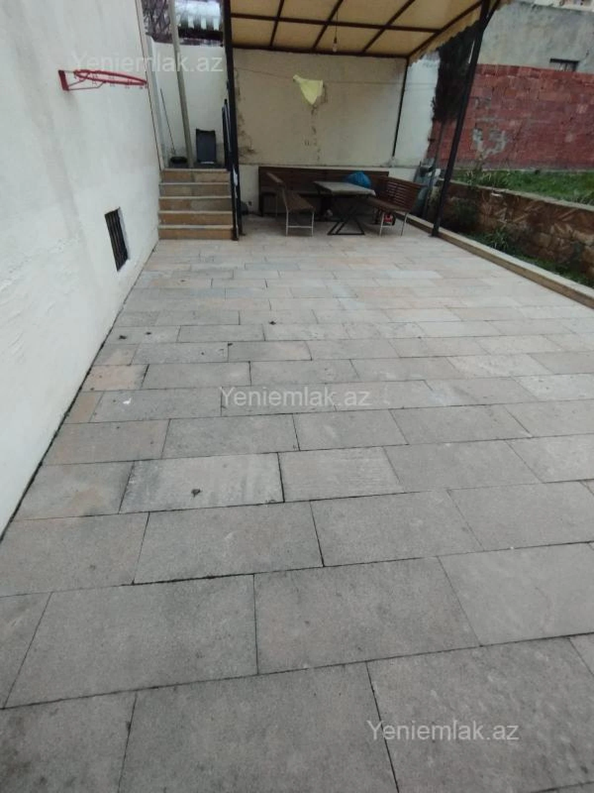 Satılır 10 otaqlı həyət evi 440 m²