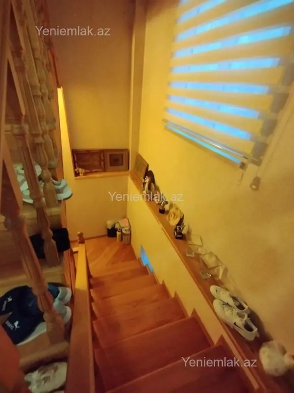 Satılır 10 otaqlı həyət evi 440 m²