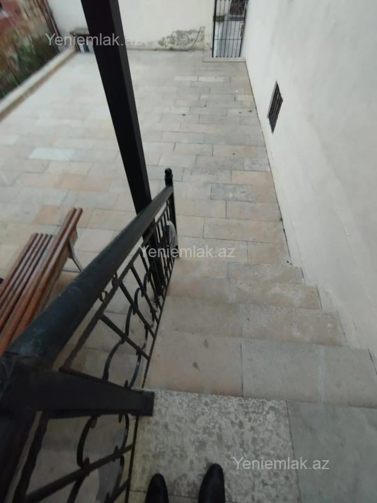 Satılır 10 otaqlı həyət evi 440 m²