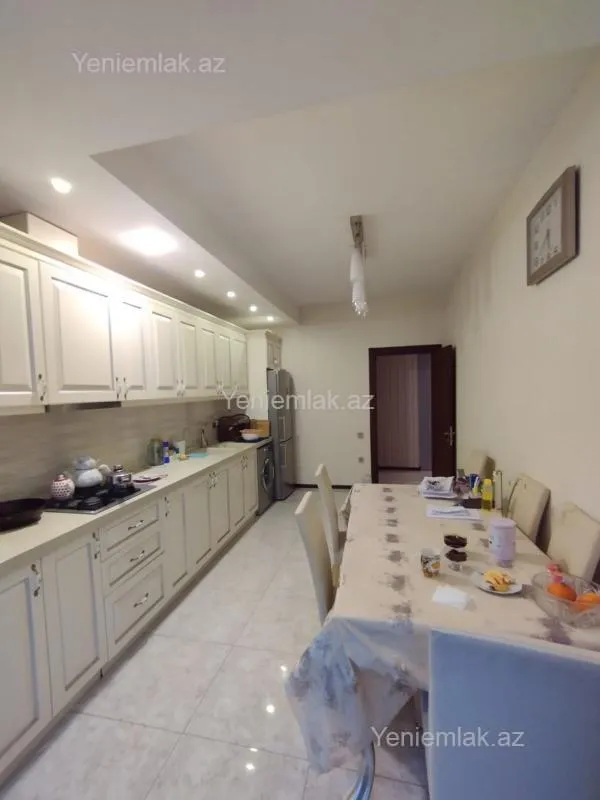 Satılır 10 otaqlı həyət evi 440 m²