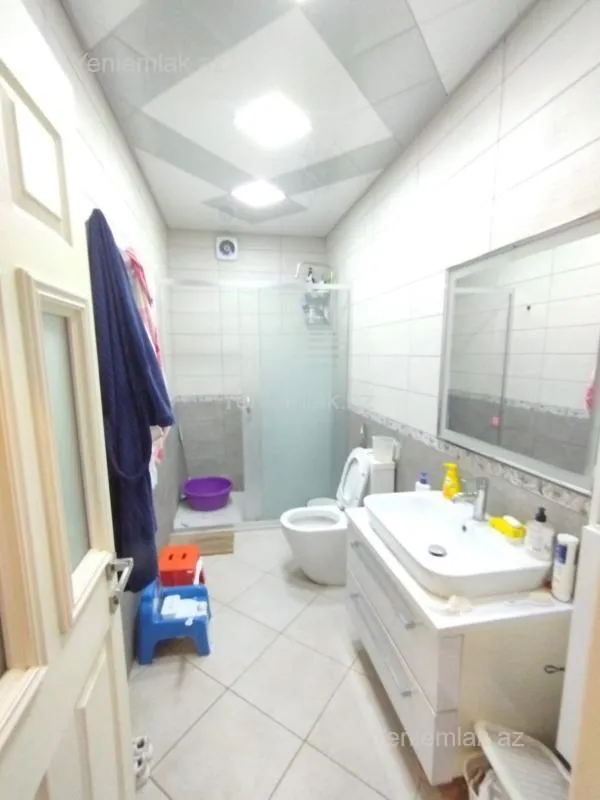 Satılır 10 otaqlı həyət evi 440 m²