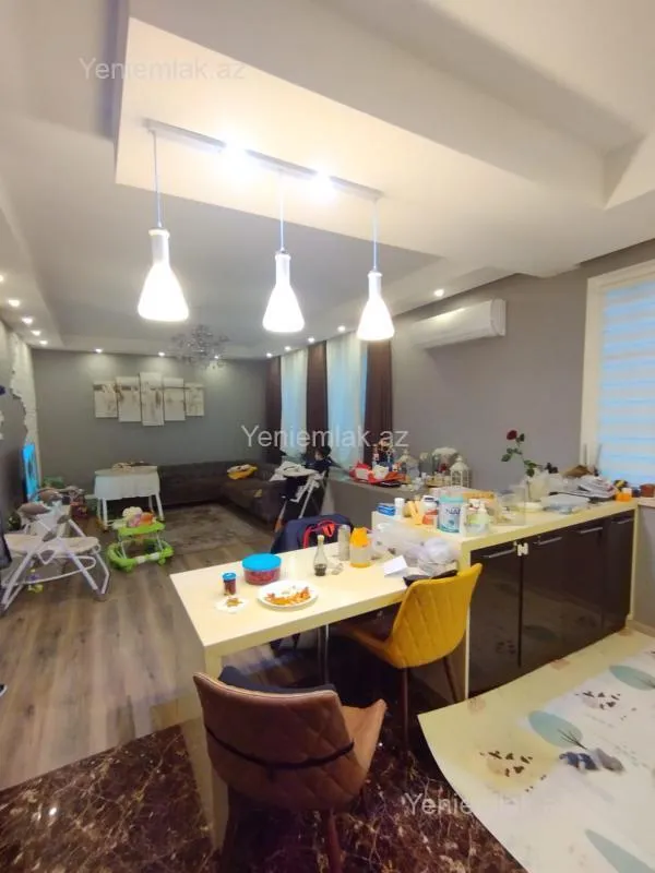 Satılır 10 otaqlı həyət evi 440 m²
