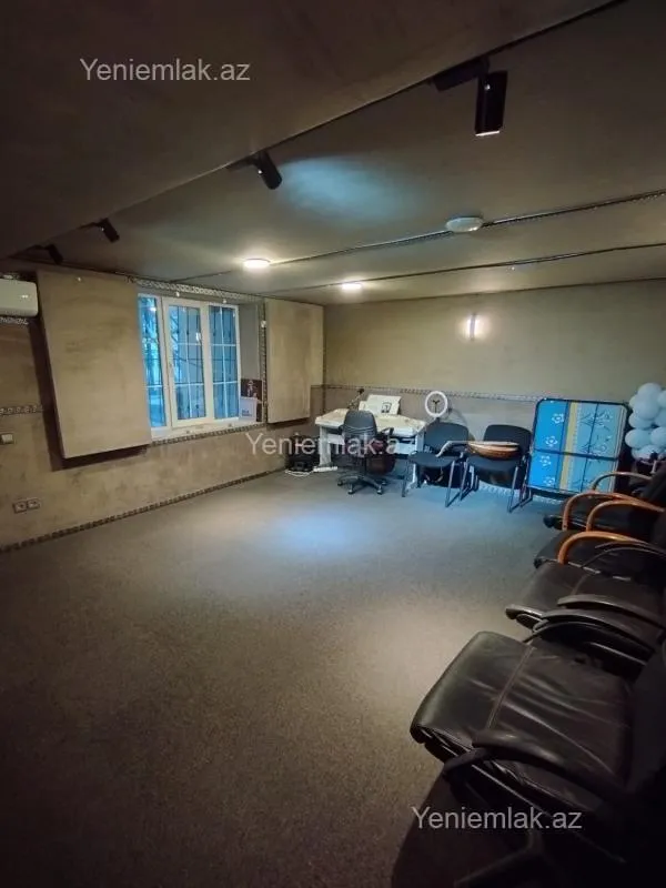 Satılır 10 otaqlı həyət evi 440 m²