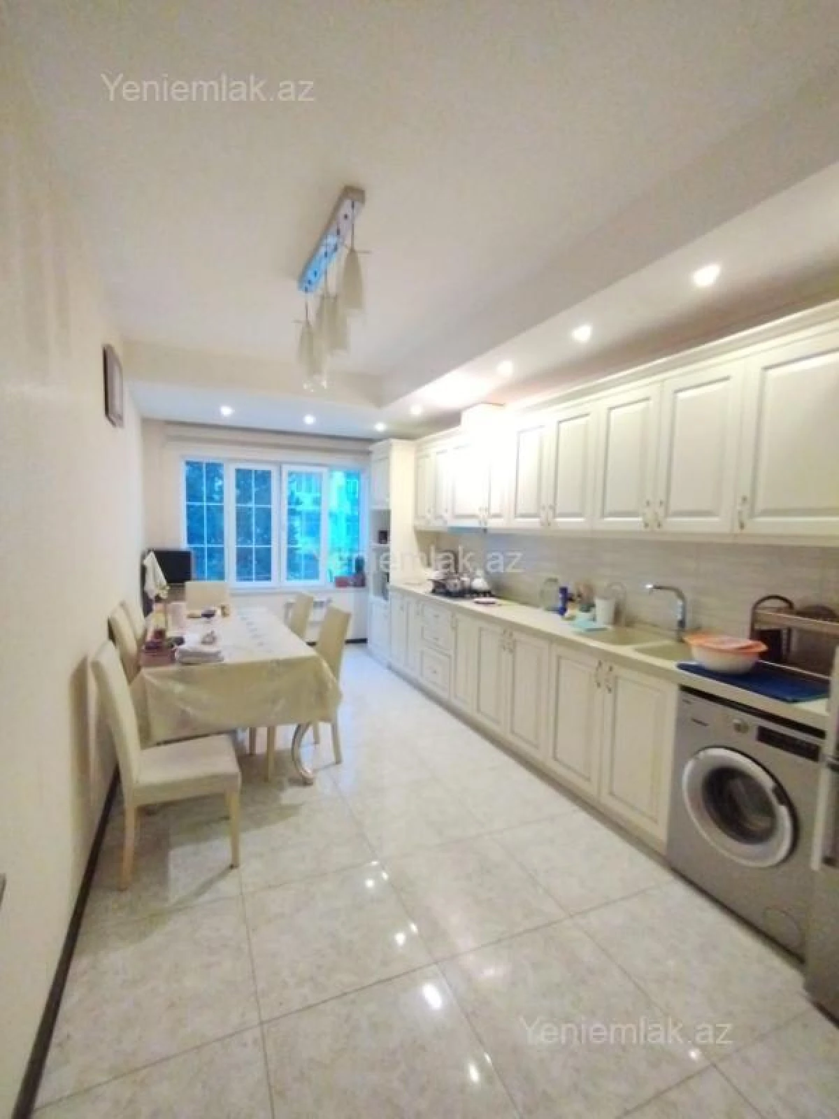 Satılır 10 otaqlı həyət evi 440 m²