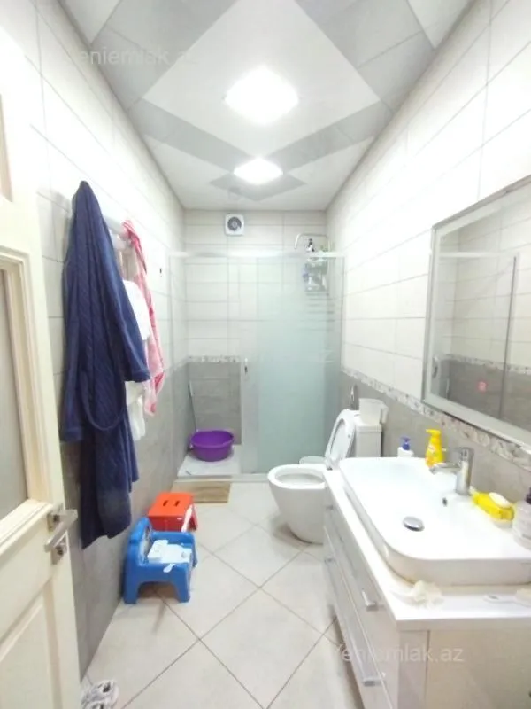 Satılır 10 otaqlı həyət evi 440 m²