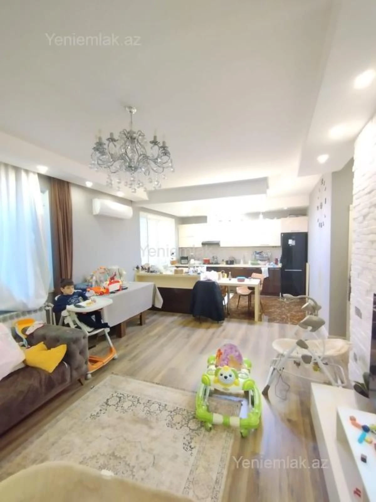 Satılır 10 otaqlı həyət evi 440 m²