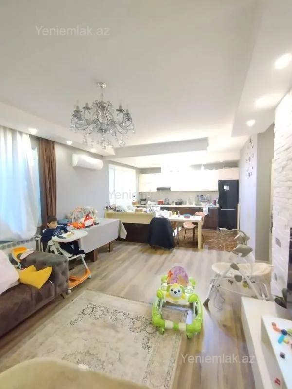 Satılır 10 otaqlı həyət evi 440 m²
