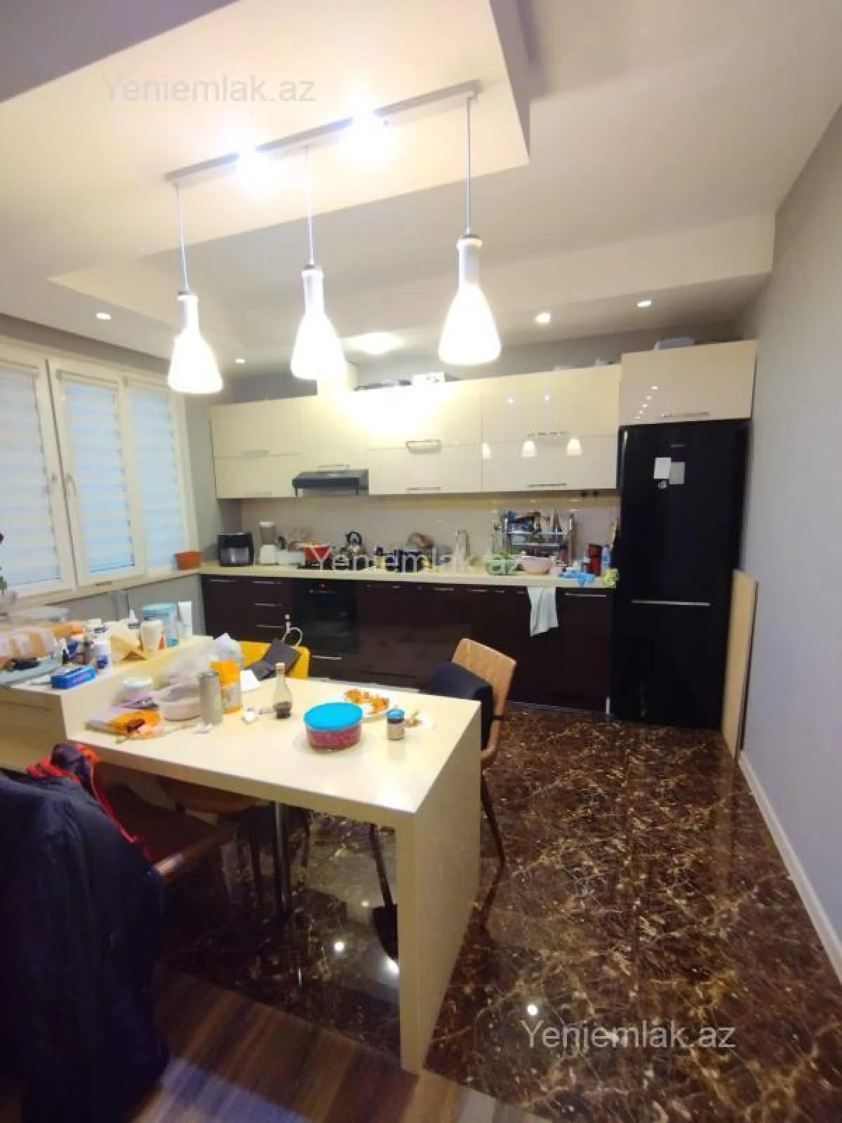 Satılır 10 otaqlı həyət evi 440 m²