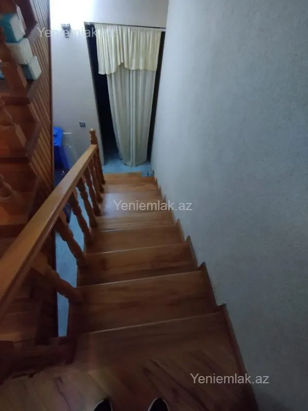 Satılır 10 otaqlı həyət evi 440 m²