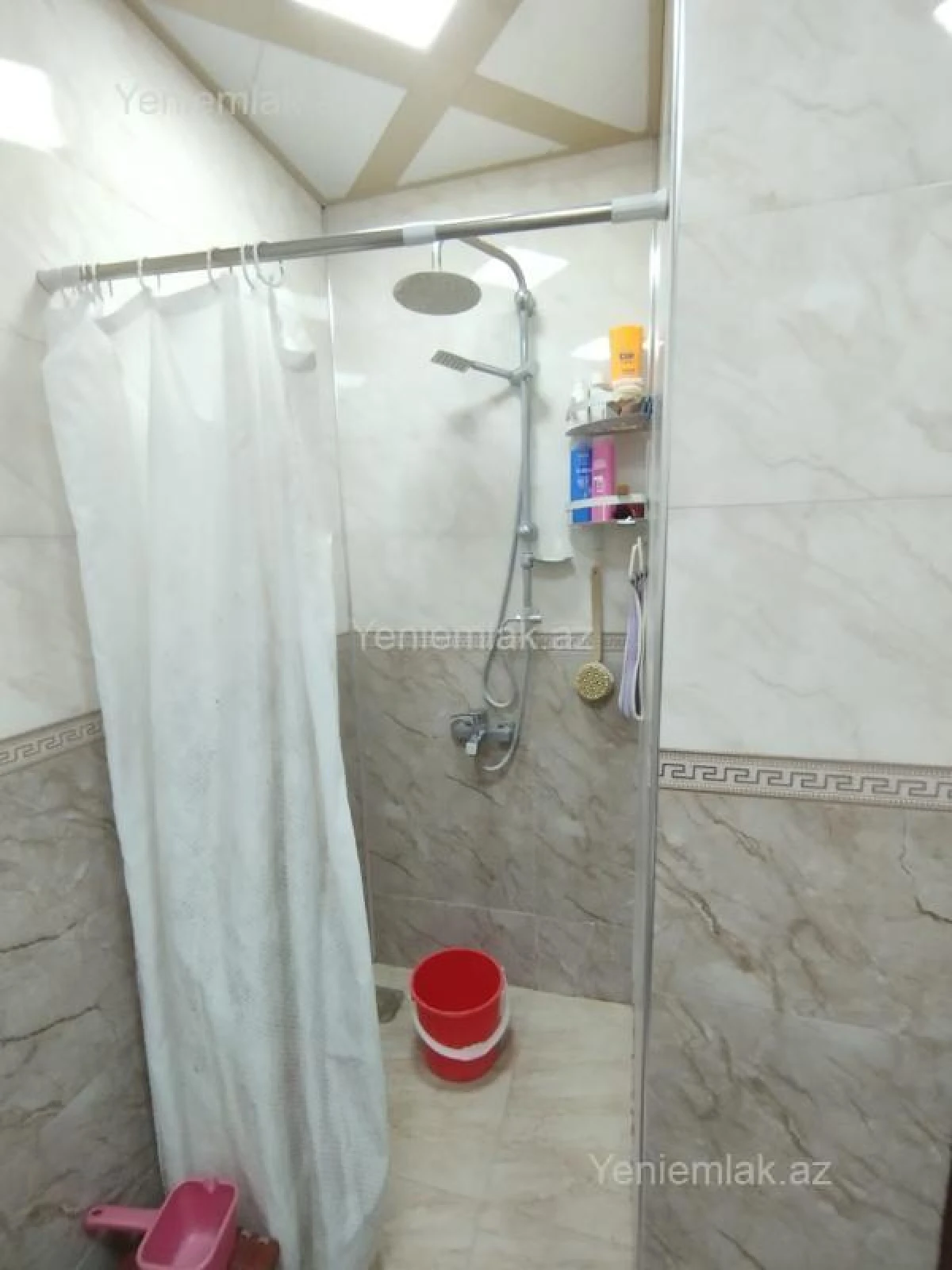 Satılır 10 otaqlı həyət evi 440 m²