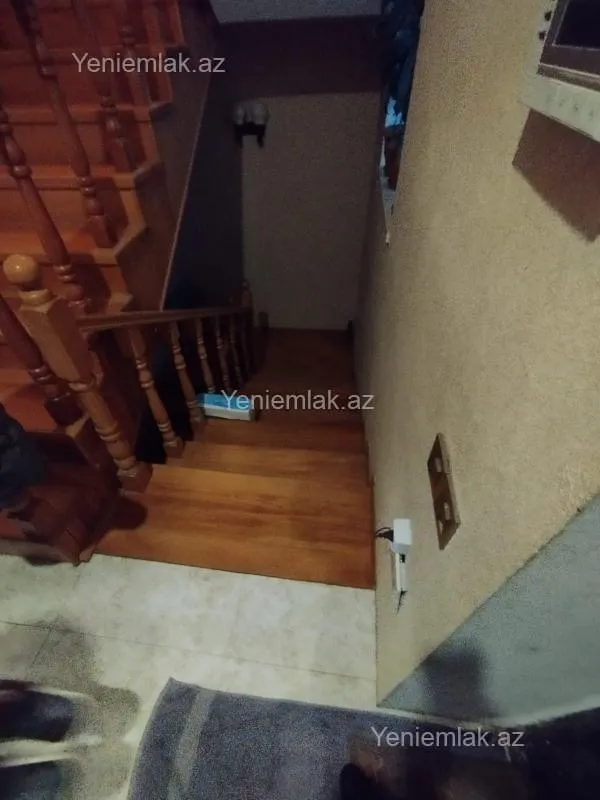 Satılır 10 otaqlı həyət evi 440 m²