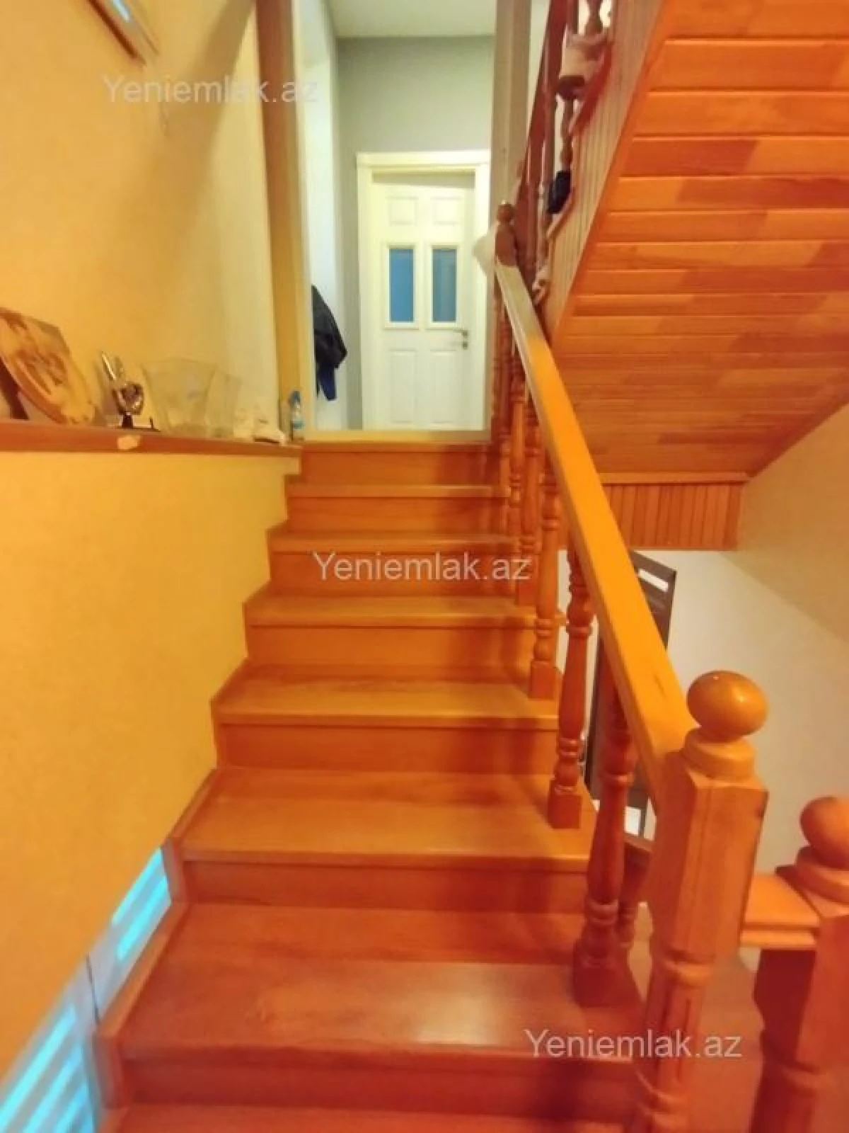 Satılır 10 otaqlı həyət evi 440 m²