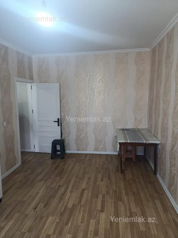 Satılır 9 otaqlı köhnə tikili 40 m²