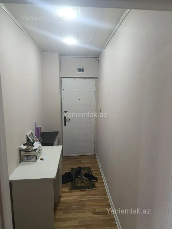 Satılır 9 otaqlı köhnə tikili 40 m²