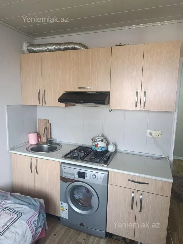 Satılır 9 otaqlı köhnə tikili 40 m²