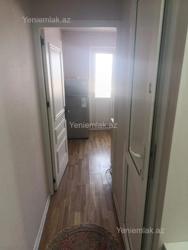 Satılır 9 otaqlı köhnə tikili 40 m²