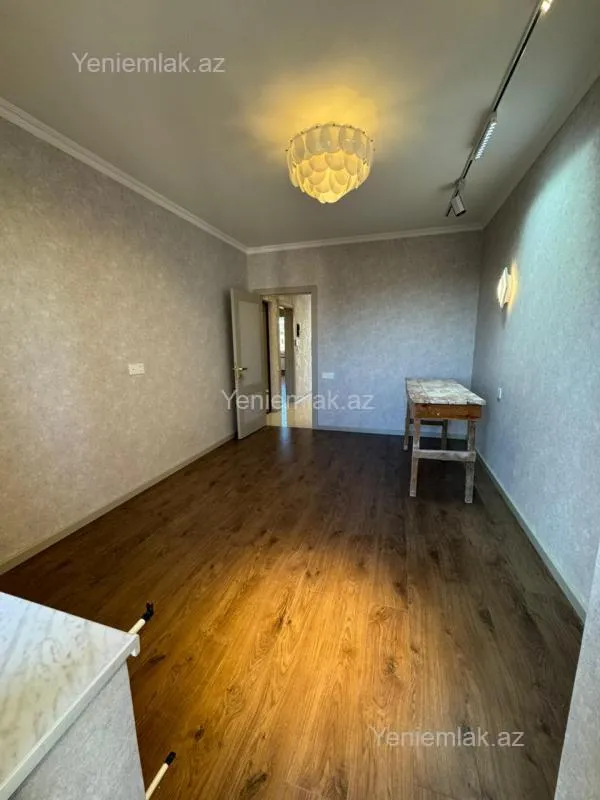 Satılır 2 otaqlı köhnə tikili 60 m²
