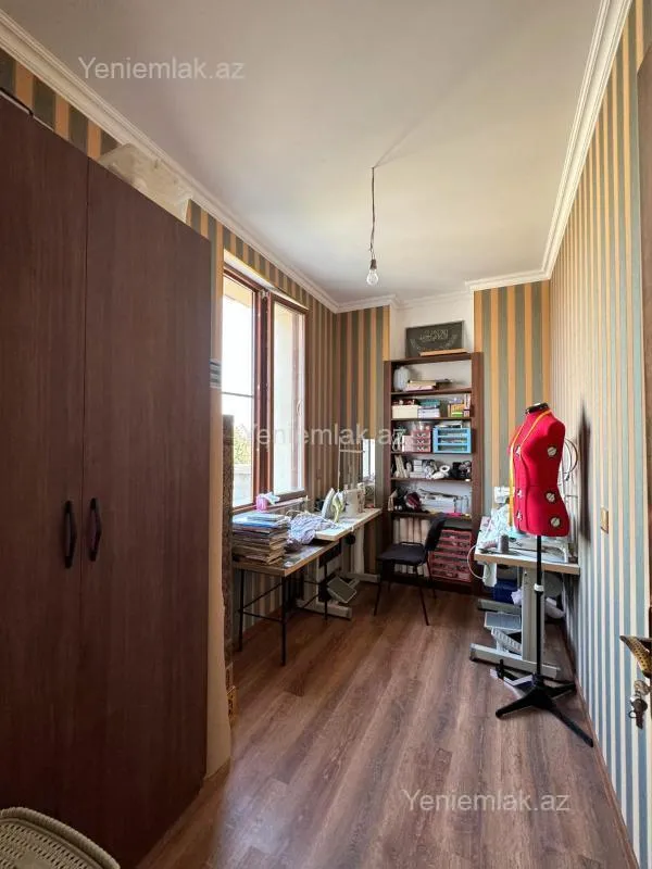 Satılır 9 otaqlı həyət evi 230 m²