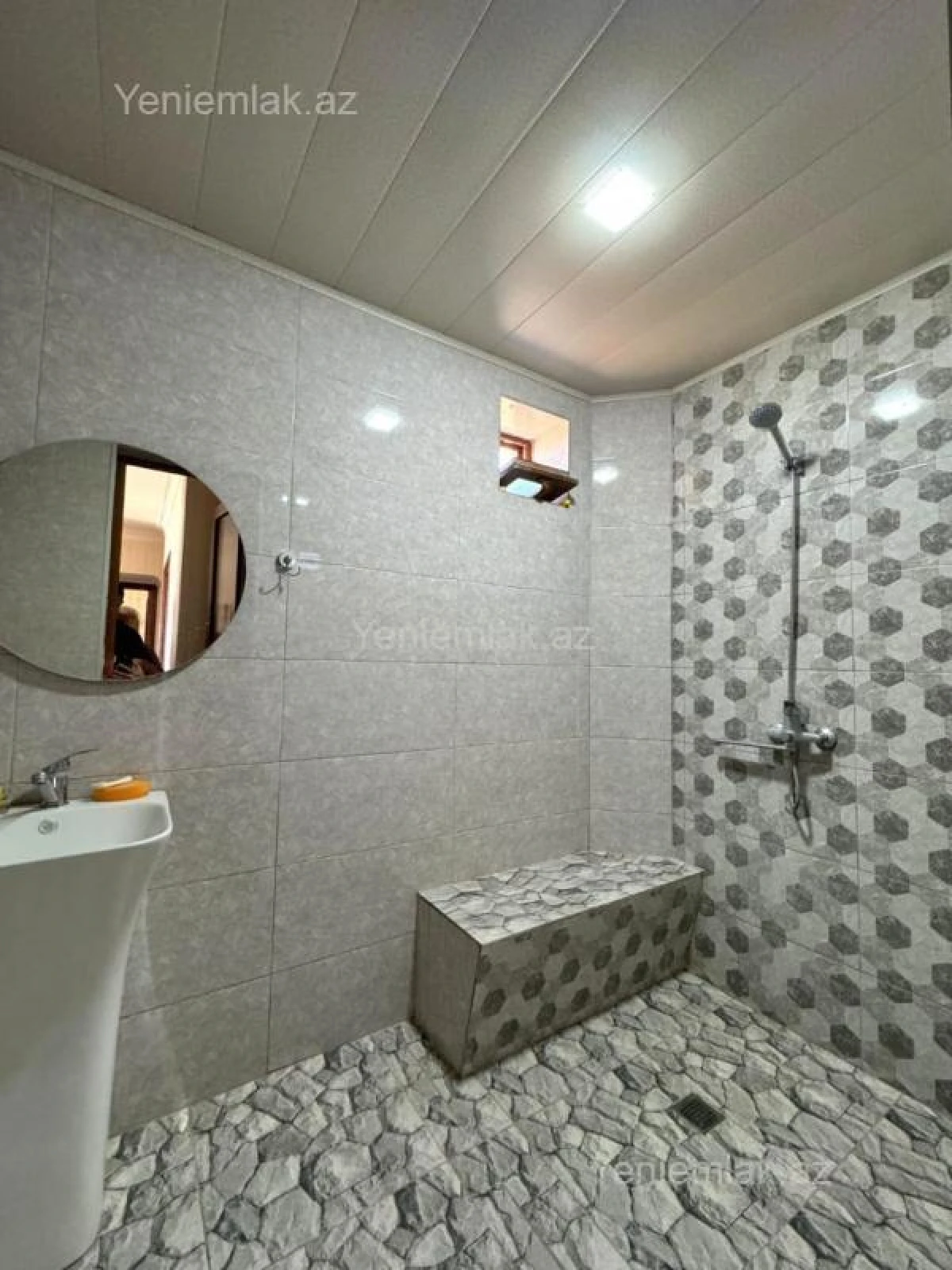 Satılır 9 otaqlı həyət evi 230 m²