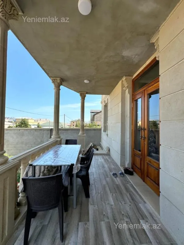 Satılır 9 otaqlı həyət evi 230 m²