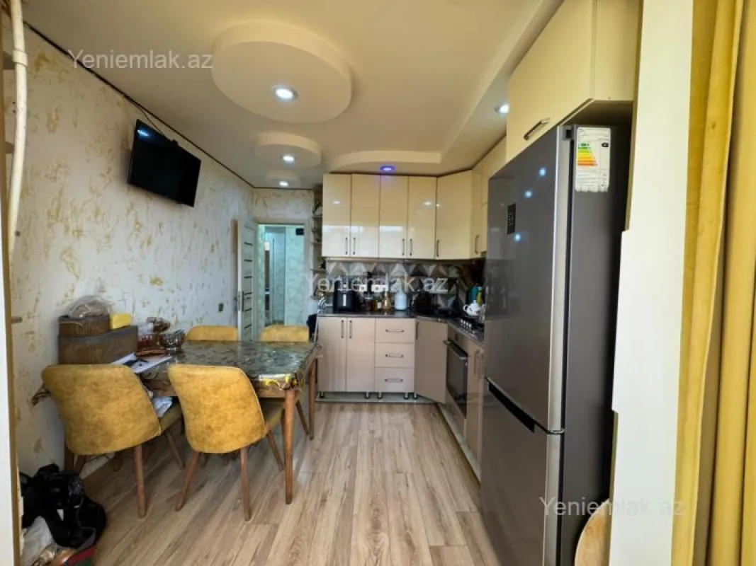 Satılır 3 otaqlı köhnə tikili 75 m²