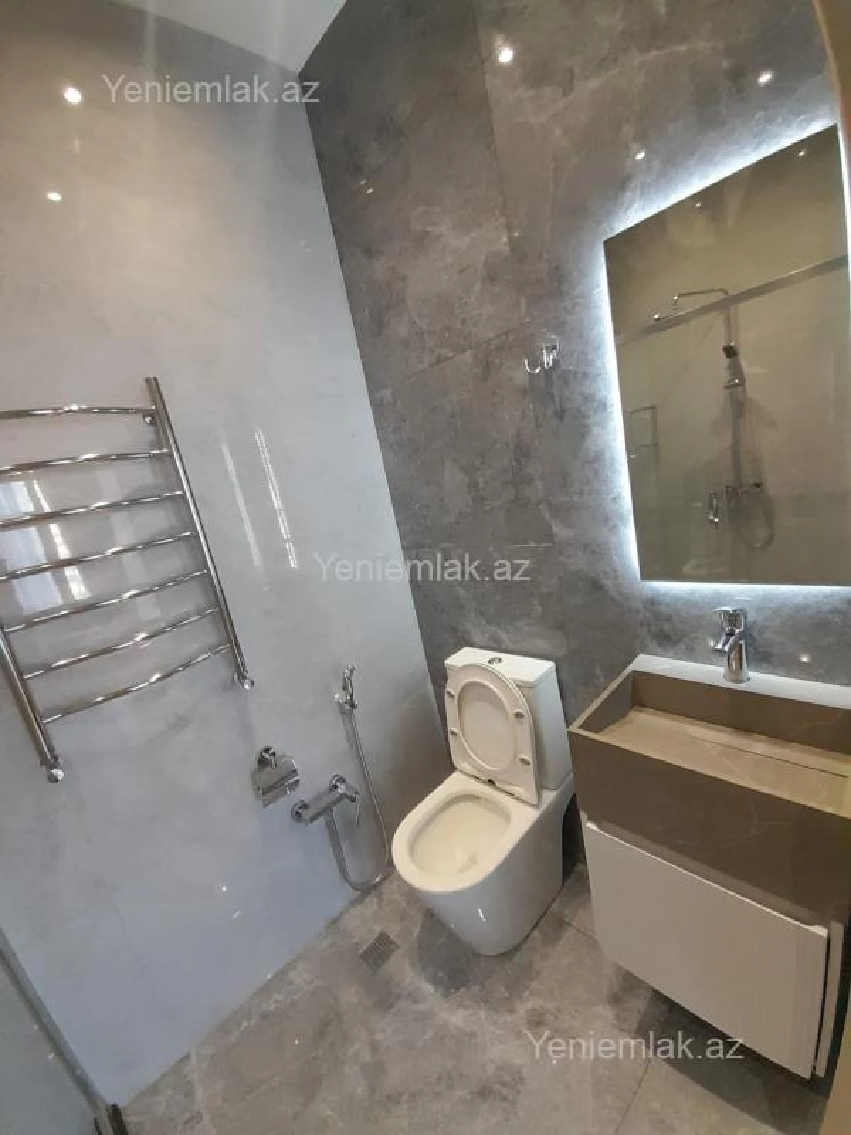 Satılır 3 otaqlı yeni tikili 128 m²