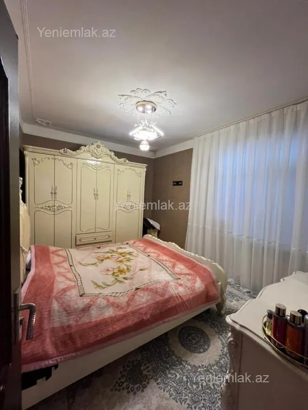 Satılır 2 otaqlı köhnə tikili 65 m²
