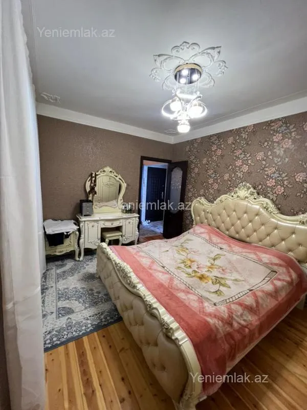 Satılır 2 otaqlı köhnə tikili 65 m²