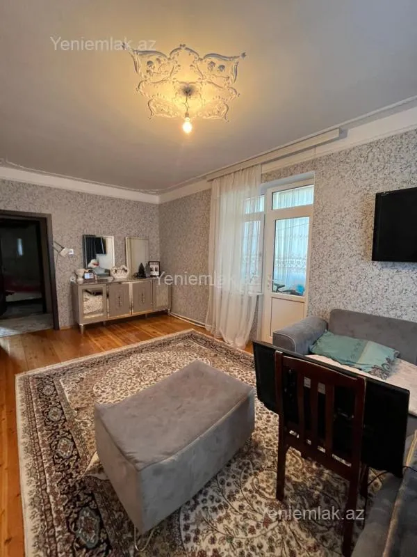 Satılır 2 otaqlı köhnə tikili 65 m²
