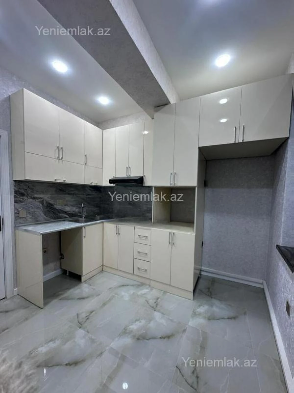 Satılır 2 otaqlı yeni tikili 70 m²