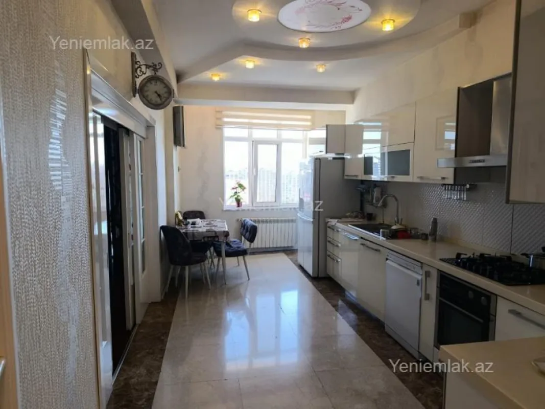 Satılır 4 otaqlı yeni tikili 196 m²