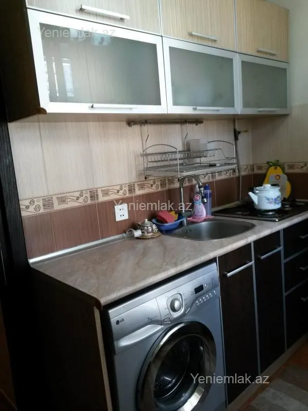 Satılır 2 otaqlı köhnə tikili 65 m²