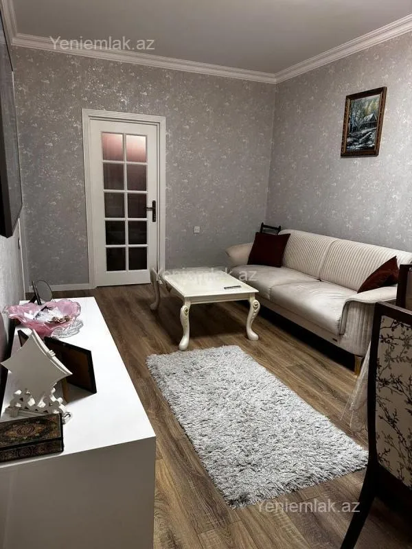 Satılır 2 otaqlı köhnə tikili 50 m²