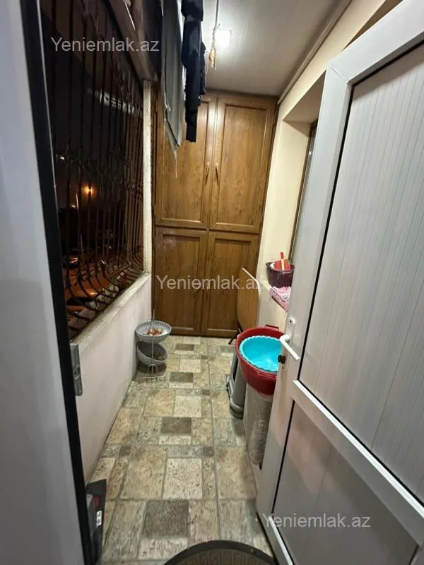 Satılır 3 otaqlı köhnə tikili 80 m²