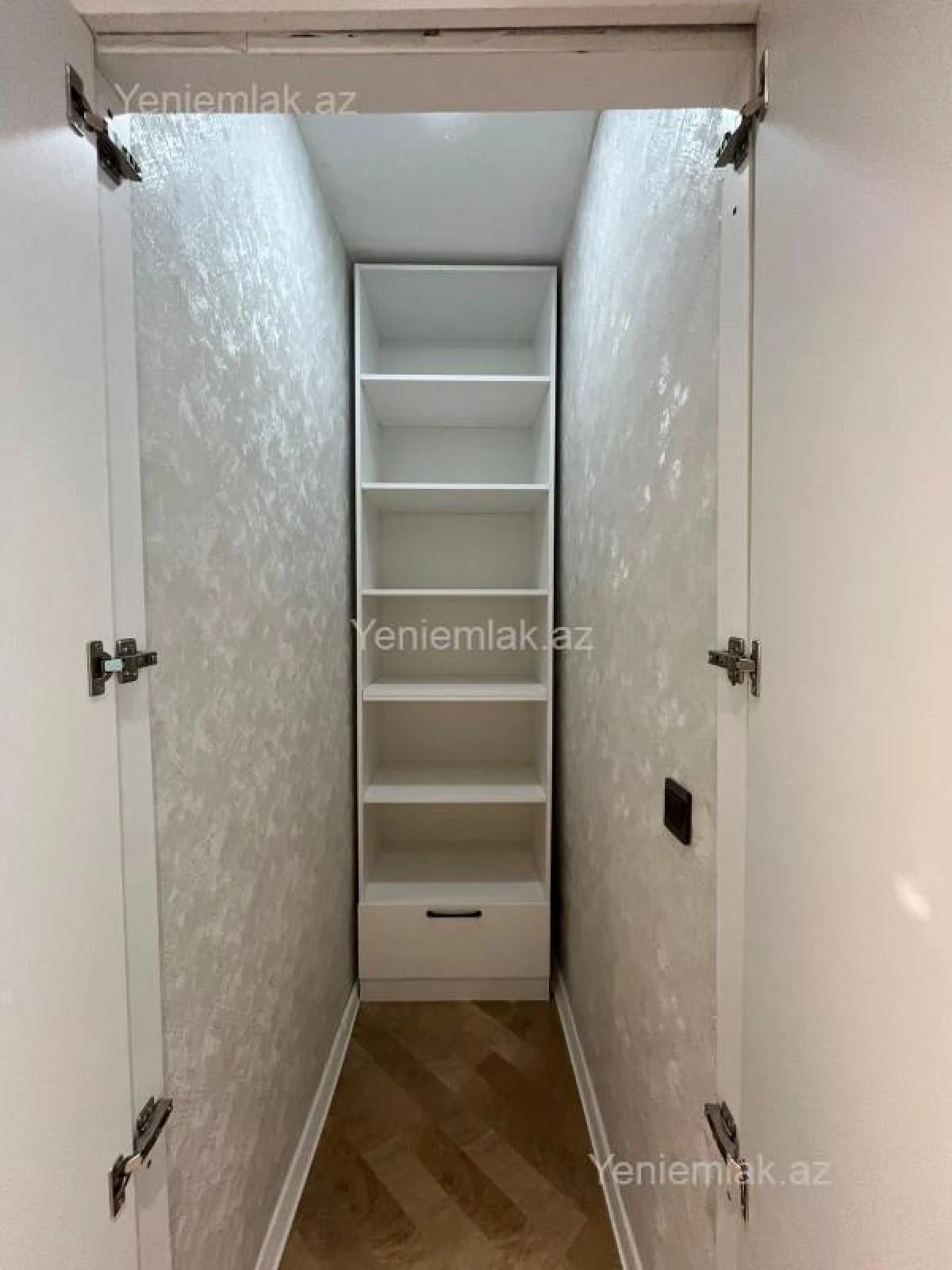 Satılır 2 otaqlı köhnə tikili 65 m²