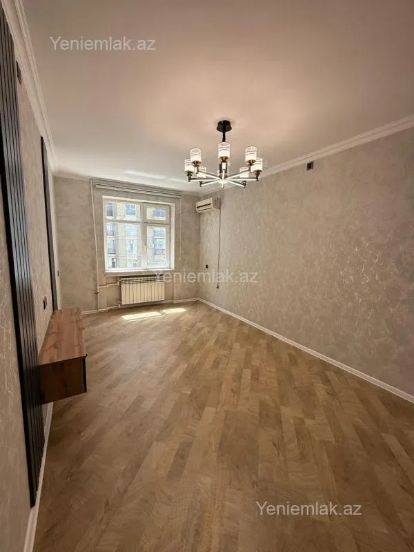 Satılır 2 otaqlı köhnə tikili 65 m²