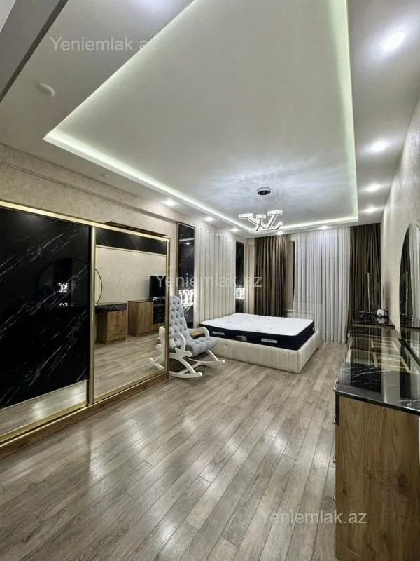 Satılır 4 otaqlı yeni tikili 240 m²