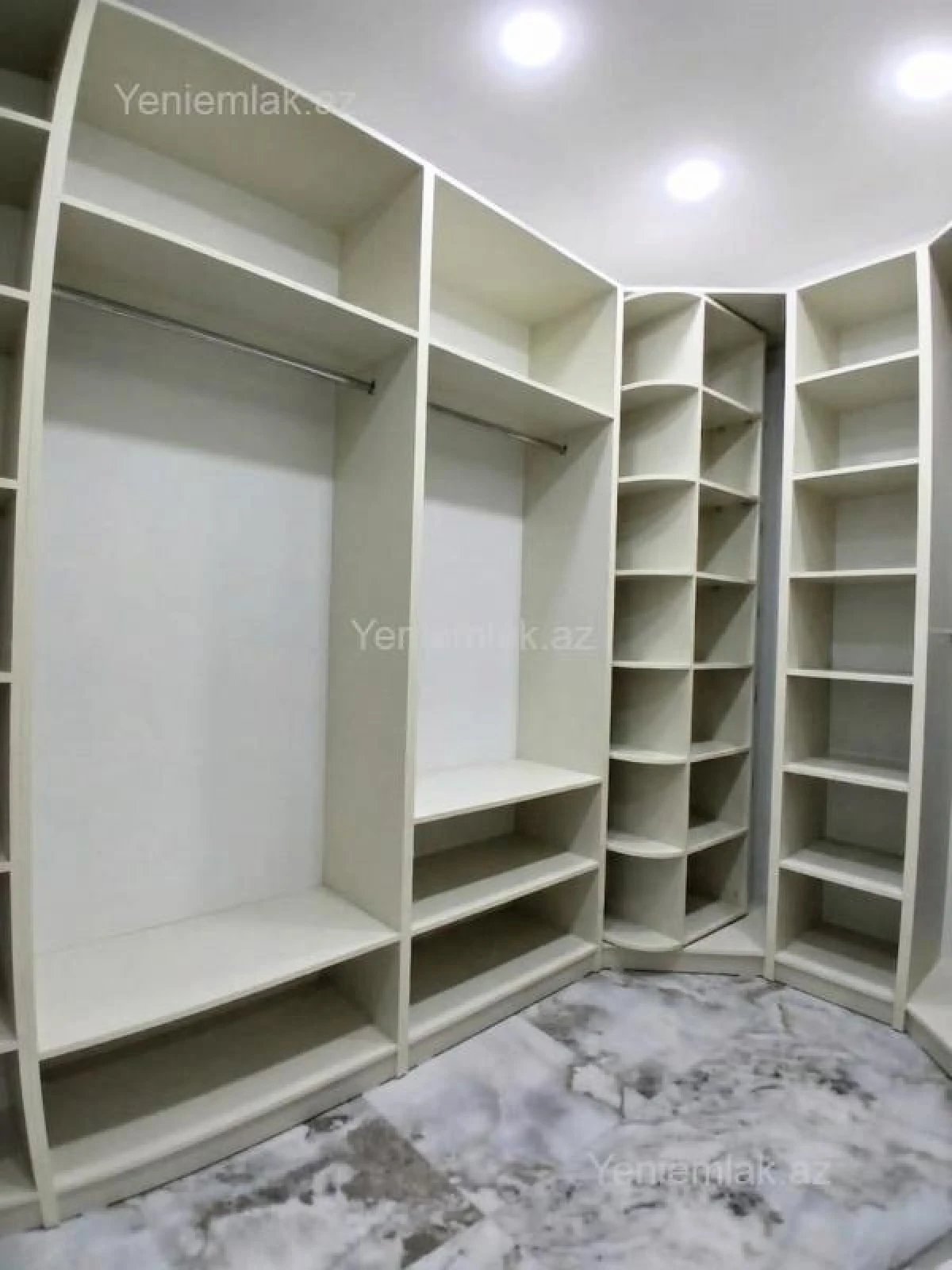 Satılır 4 otaqlı yeni tikili 240 m²