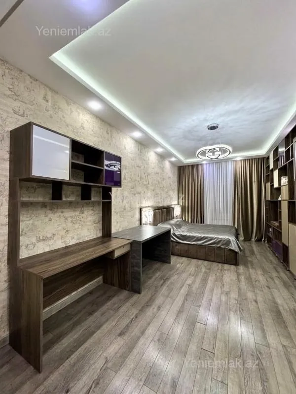 Satılır 4 otaqlı yeni tikili 240 m²
