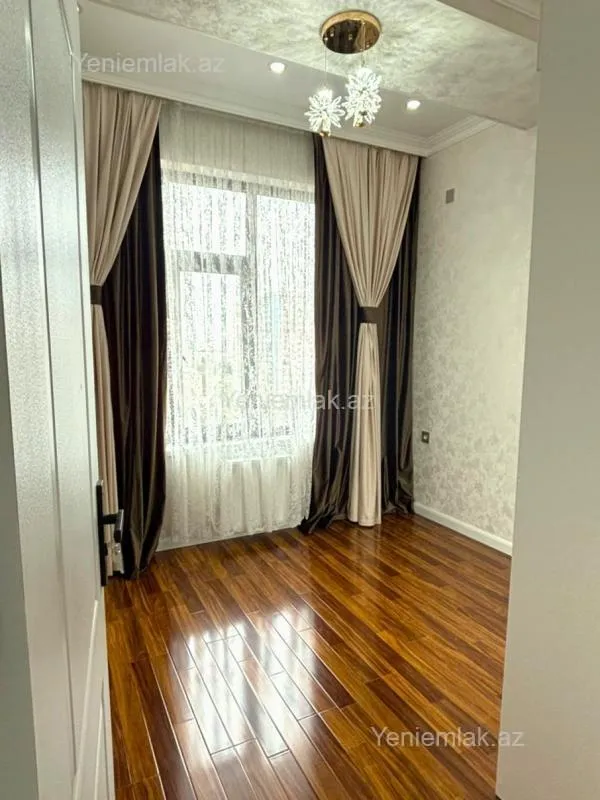 Satılır 3 otaqlı yeni tikili 80 m²
