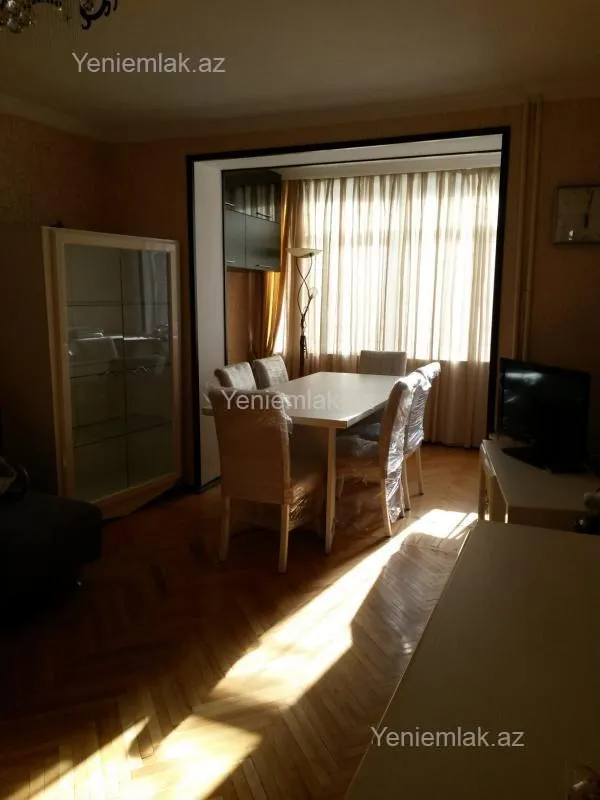 Satılır 2 otaqlı köhnə tikili 60 m²