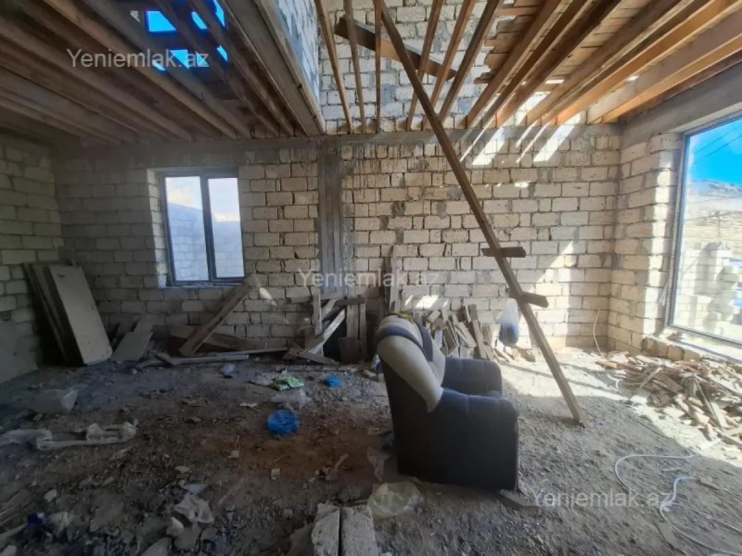 Satılır 6 otaqlı həyət evi 240 m²