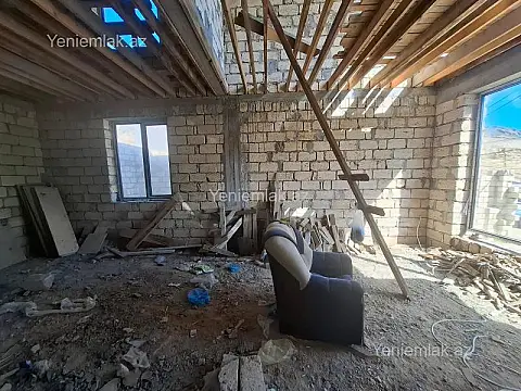 Satılır 6 otaqlı həyət evi 240 m²